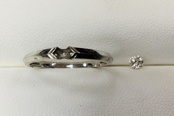 ダイヤの指輪石取れ修理